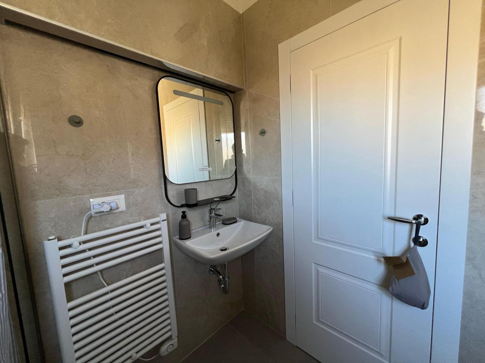 Denny's Center Duplex Apartment *